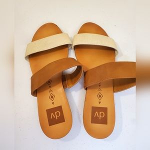 DV flat sandals white brown size 8.5
